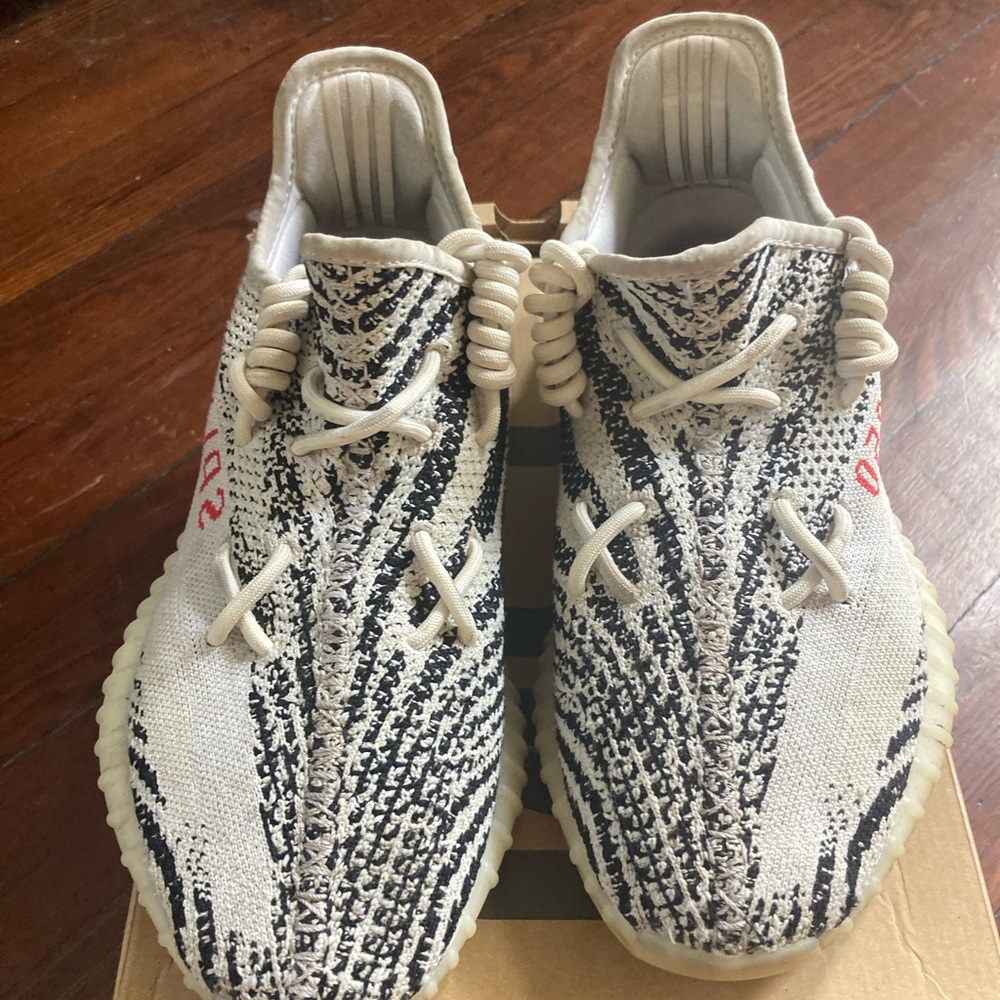 Yeezy mens boost size 10